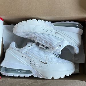Brand New Women’s Air Max Pulse size 7